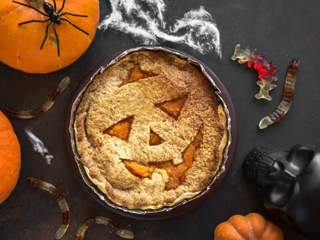 halloween themed pumpkin pie